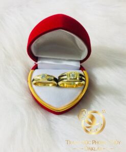 Cặp nhẫn vàng đính kim cương 1 – 2 lông làm tay RIOGEMs