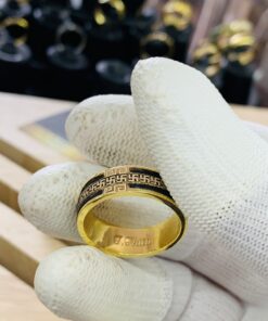 Nhẫn vàng chữ vạn 2 viền lông voi vàng 18K – hợp ngón GIỮA tay TRÁI