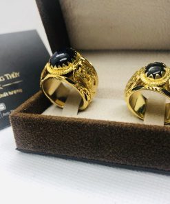 Nhẫn Rồng Rồng vàng 18K nổi bật với đá Sapphire cao cấp và họa tiết rồng vàng phù hợp với người tuổi Thìn