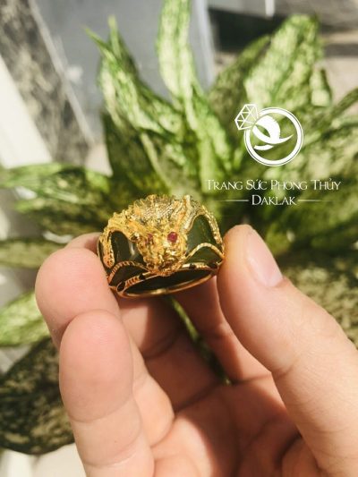 Nhẫn Rồng thè 3D vàng 18K bọc nhẫn Ngọc Bích