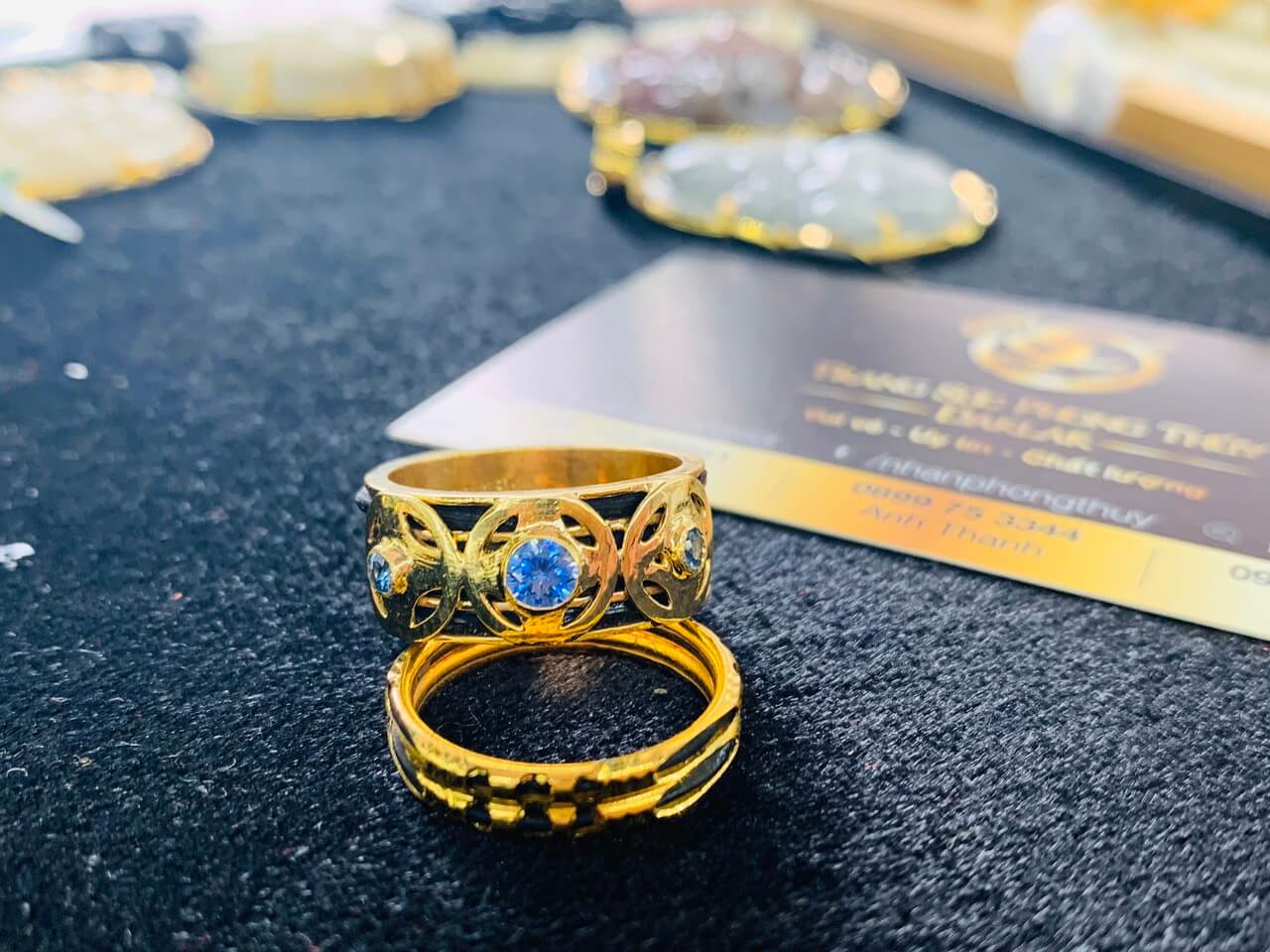 Nhẫn ĐỒNG TIỀN đính đá Cz xanh dương giá trị