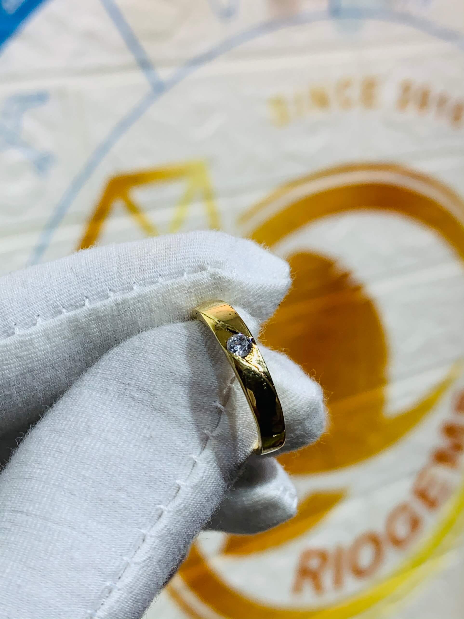 Nhẫn cưới nửa trái tim vàng 18K thiết kế đơn giản