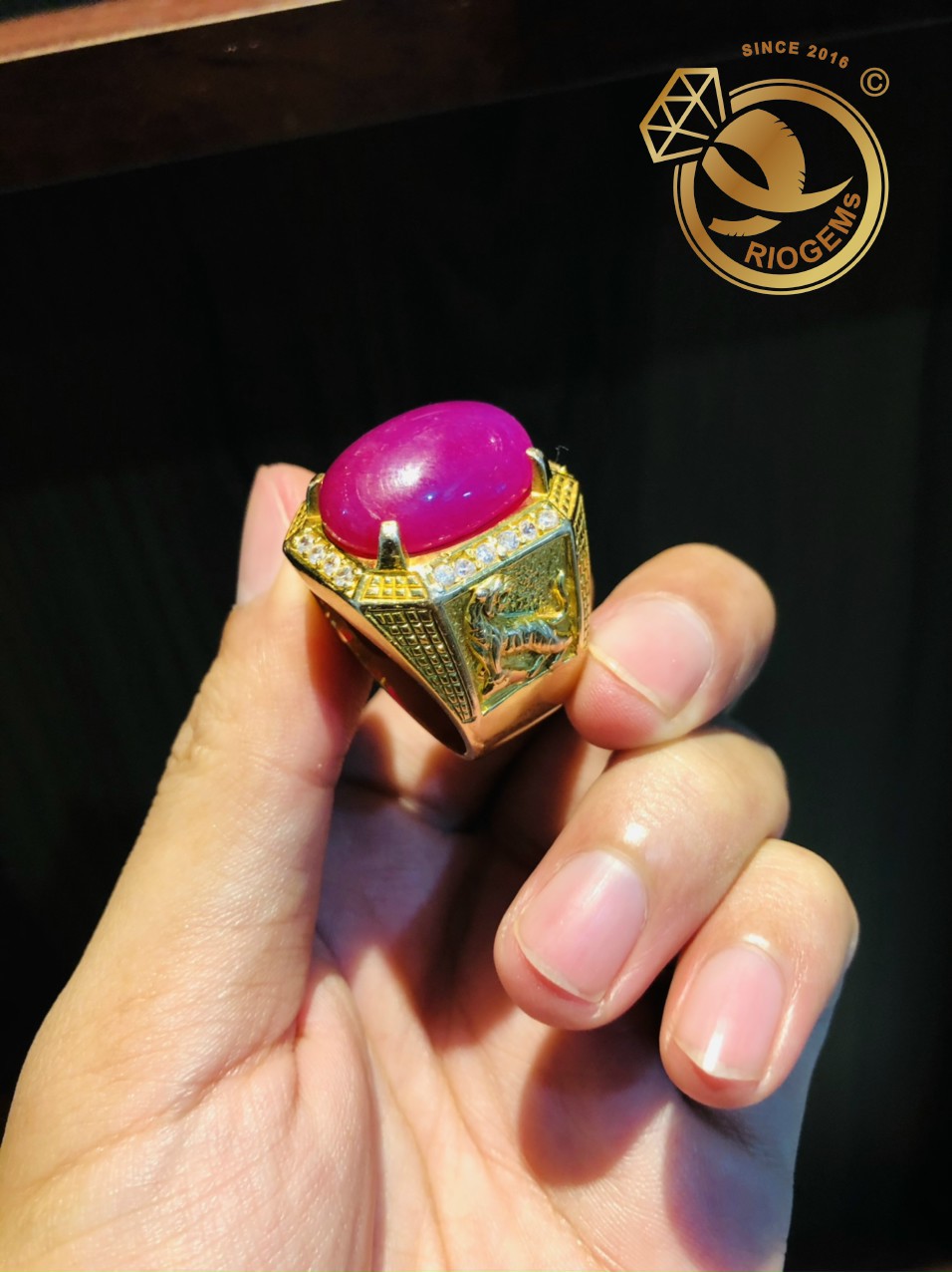 Nhẫn nam vàng 18K đính Ruby khủng hàng Yên Bái (dành cho ngón tay LỚN) được thiết kế tinh tế