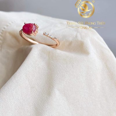 Nhẫn nữ vàng chữ C đính Ruby oval