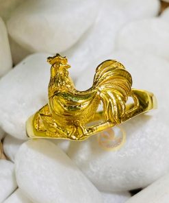Nhẫn gà trống vàng dành cho nữ tuổi Dậu được làm từ vàng 18K610 cao cấp