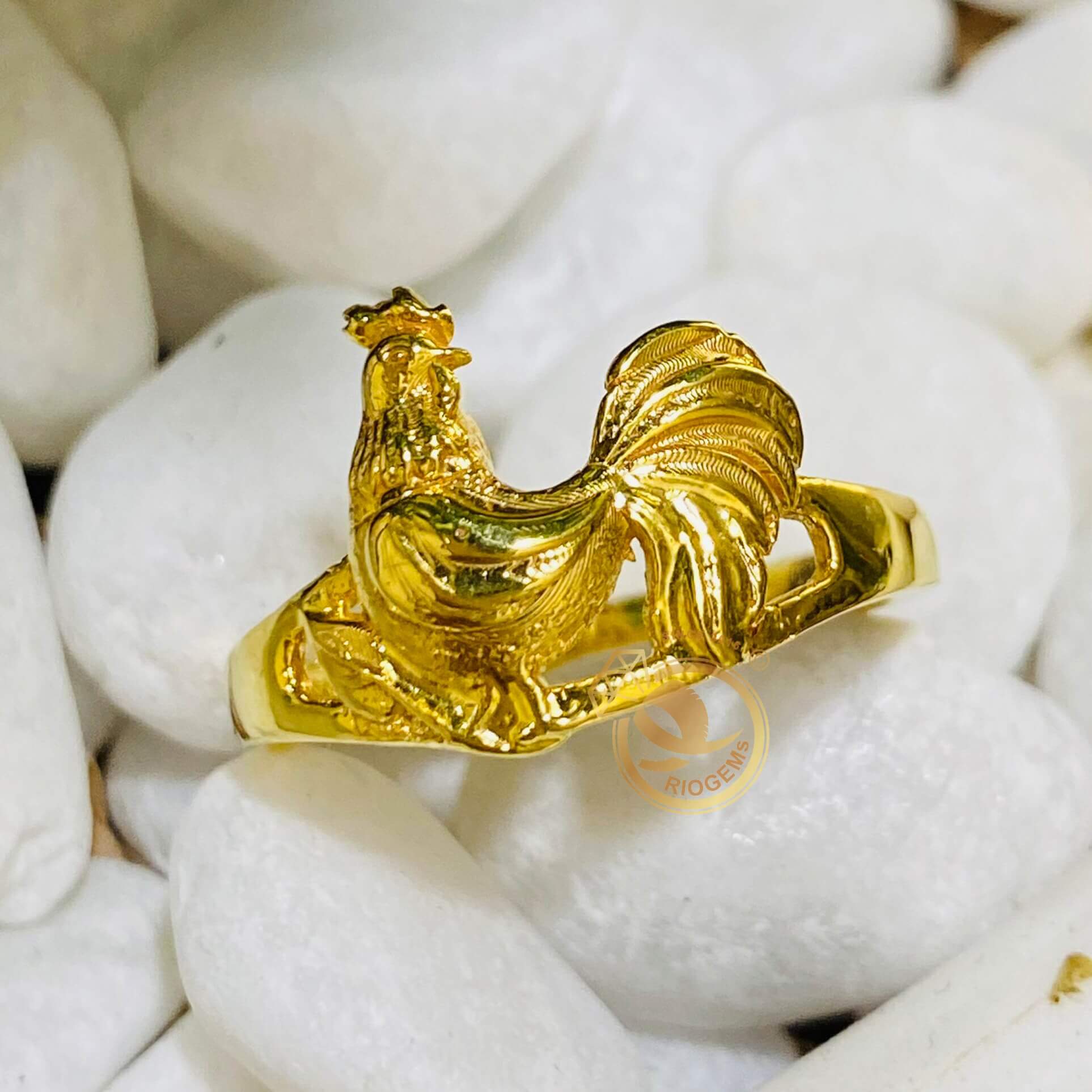 Nhẫn gà trống vàng dành cho nữ tuổi Dậu được làm từ vàng 18K610 cao cấp