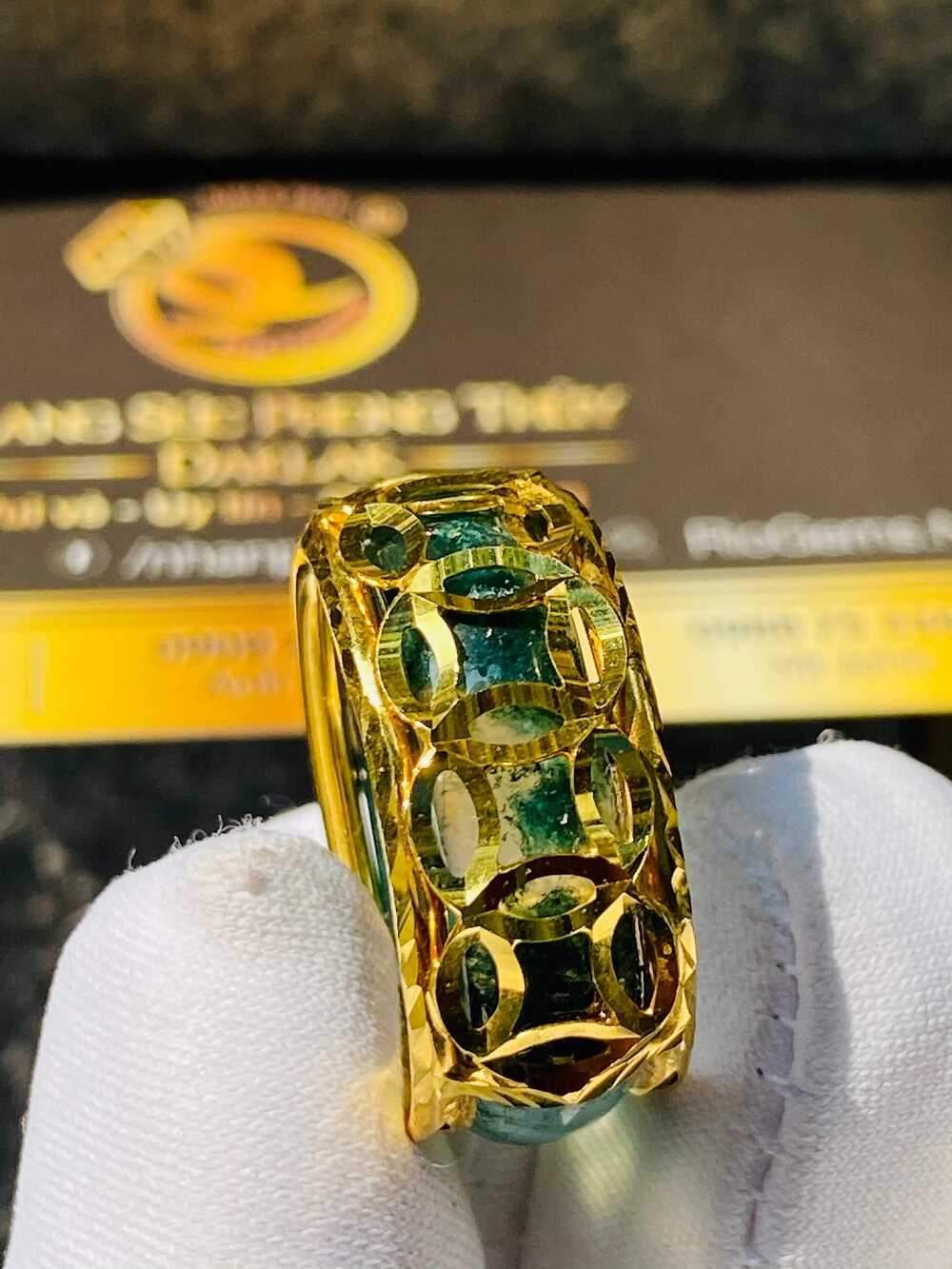 Nhẫn ngọc Thủy Tảo bọc 5 đồng tiền vàng 18K (lông FAKE) may mắn