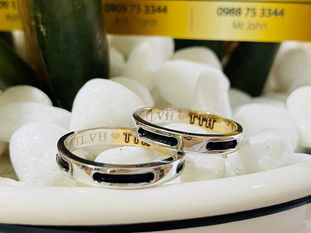 Nhẫn cưới vàng trắng đơn giản