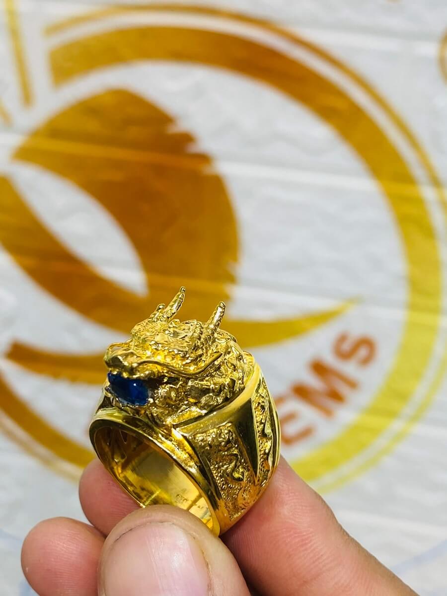 Nhẫn đầu Rồng vàng 18K 3D ngậm ngọc Topaz hợp nam mệnh Mộc Thủy đẹp mắt