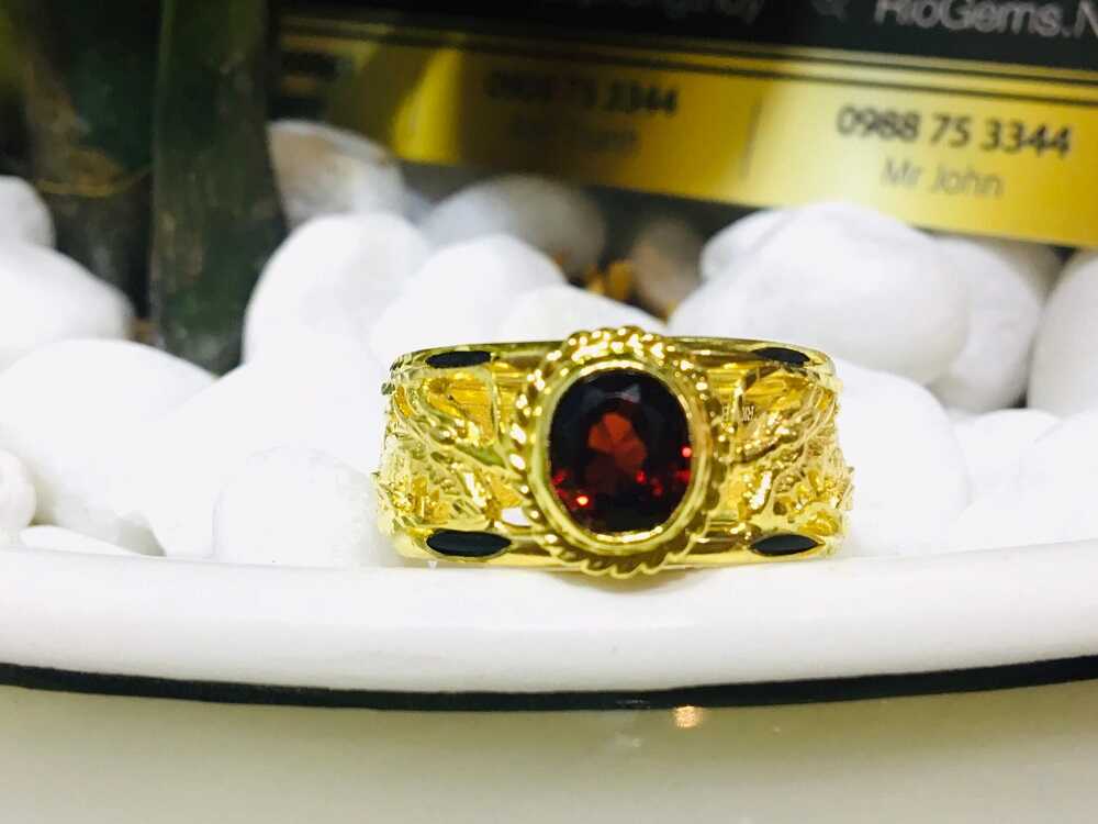 Nhẫn Rồng vàng 18K đá Garnet đỏ 2 viền lông (lông FAKE) may mắn