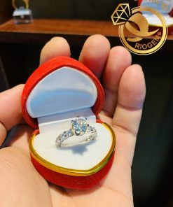 Nhẫn vàng trắng đính kim cương Moissanite - Món quà tượng trưng cho tình yêu và may mắn dành cho nàng