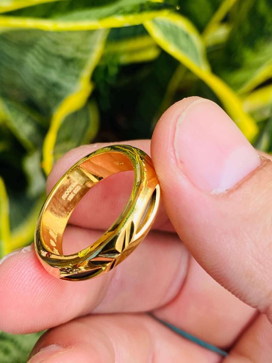 Nhẫn vàng trơn 1 chỉ cho nam 0.6 mm phong thủy (vàng 18K) chất lượng