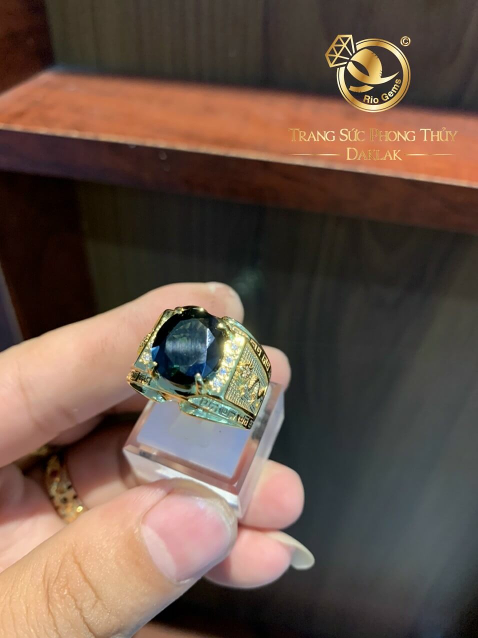Mẫu nhẫn nam đẹp 2021 đính sapphire Phan Thiết