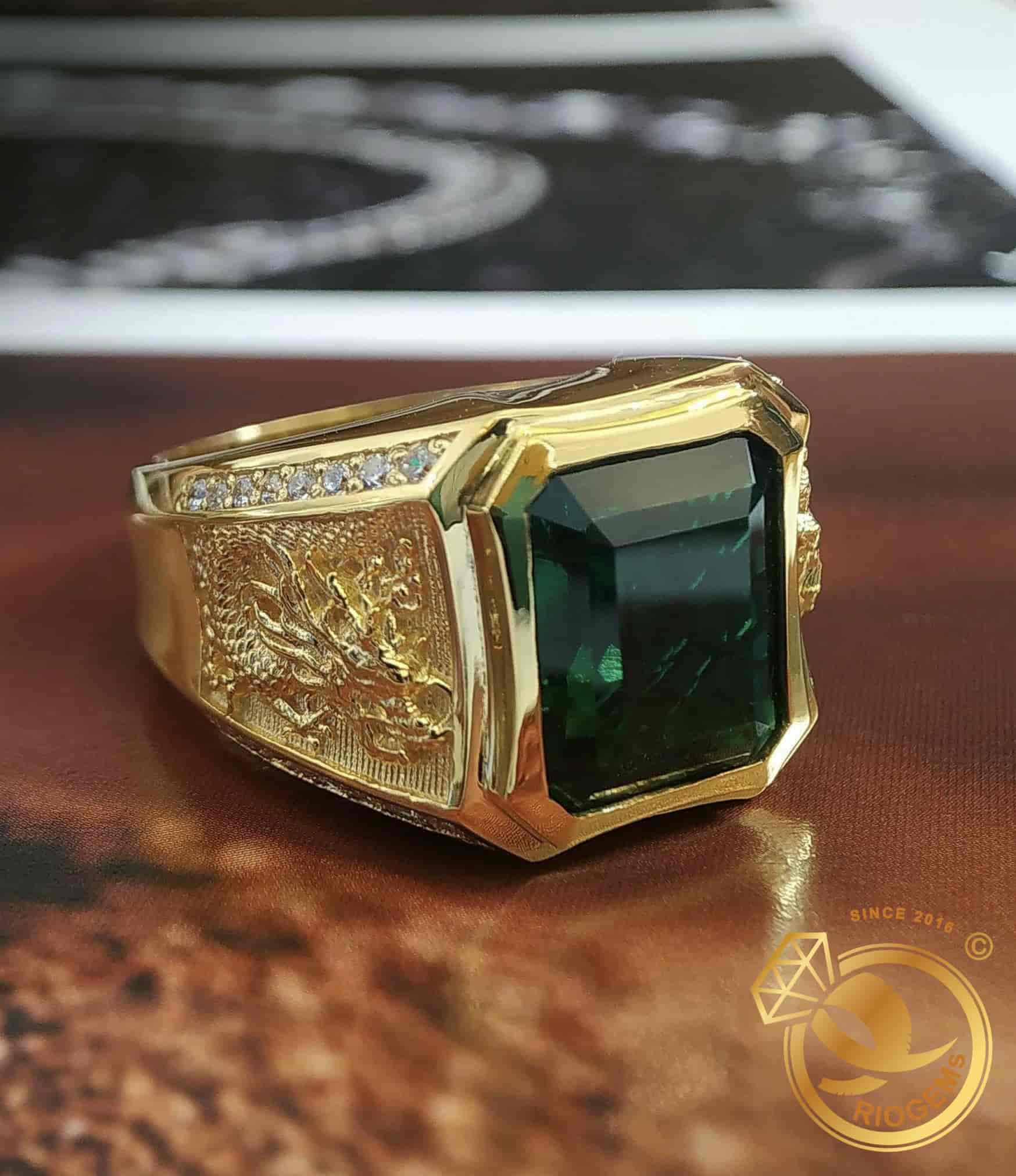Nhẫn đá emerald