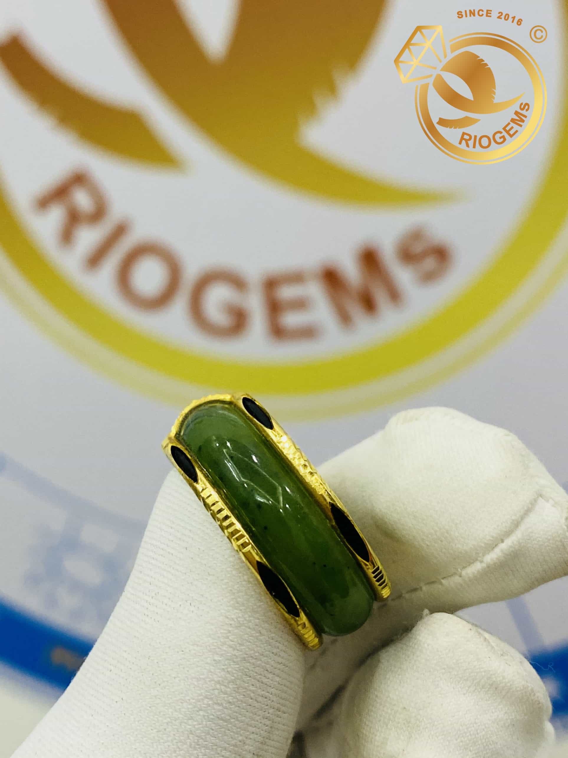 Nhẫn Ngọc Bích hạng B bọc Vàng 18K bảng 6mm 2 đường lông voi (lông FAKE) Riogems