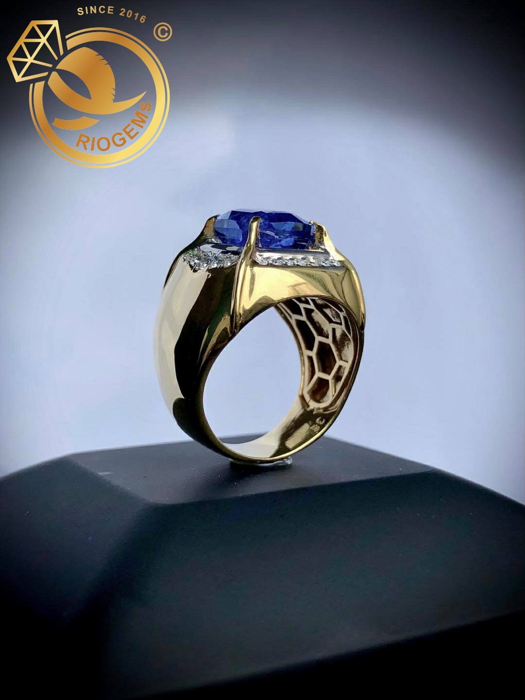 Nhẫn Vàng 18K đính đá Sapphire