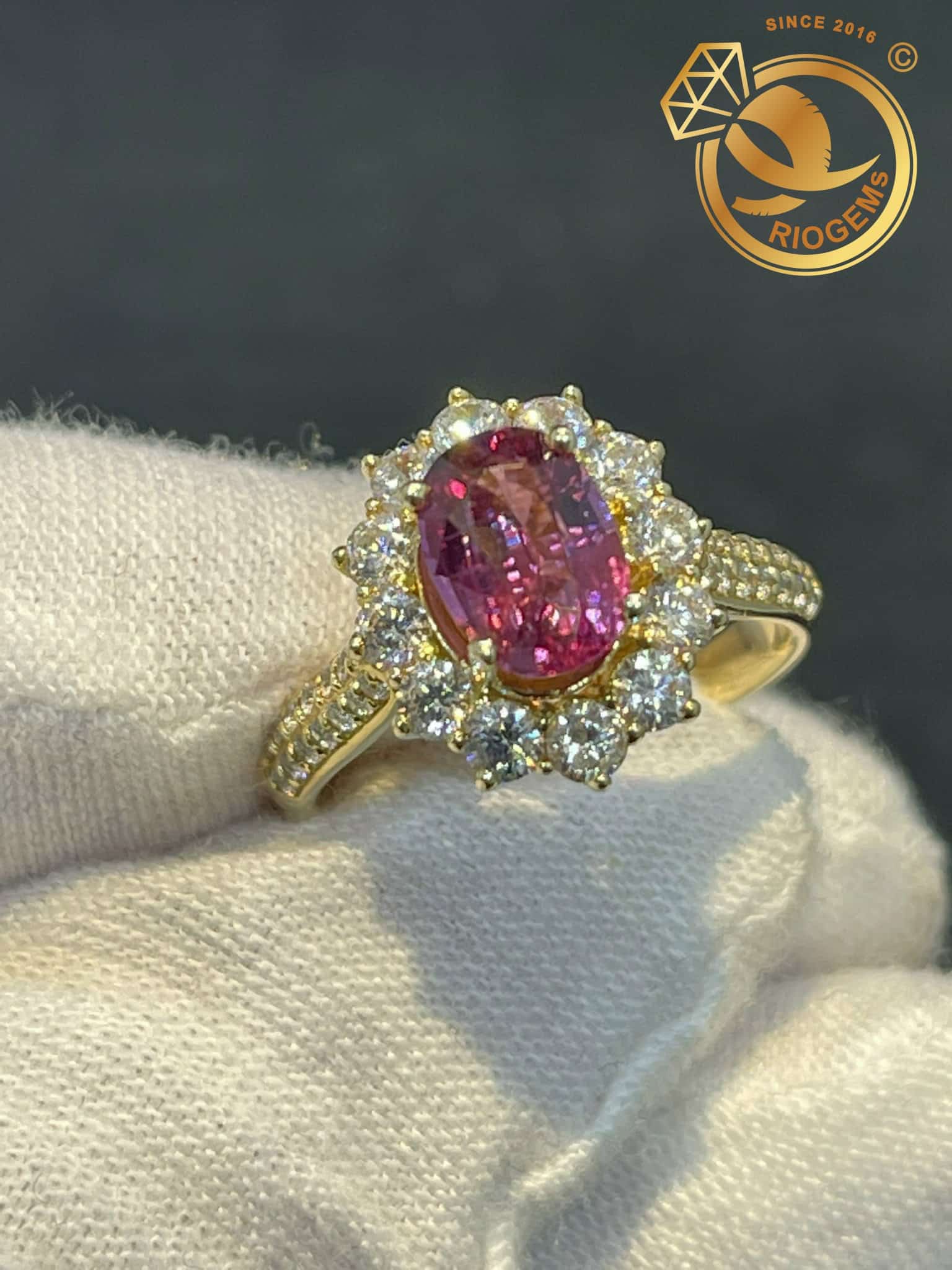 Nhẫn nữ đá sapphire hồng đẹp