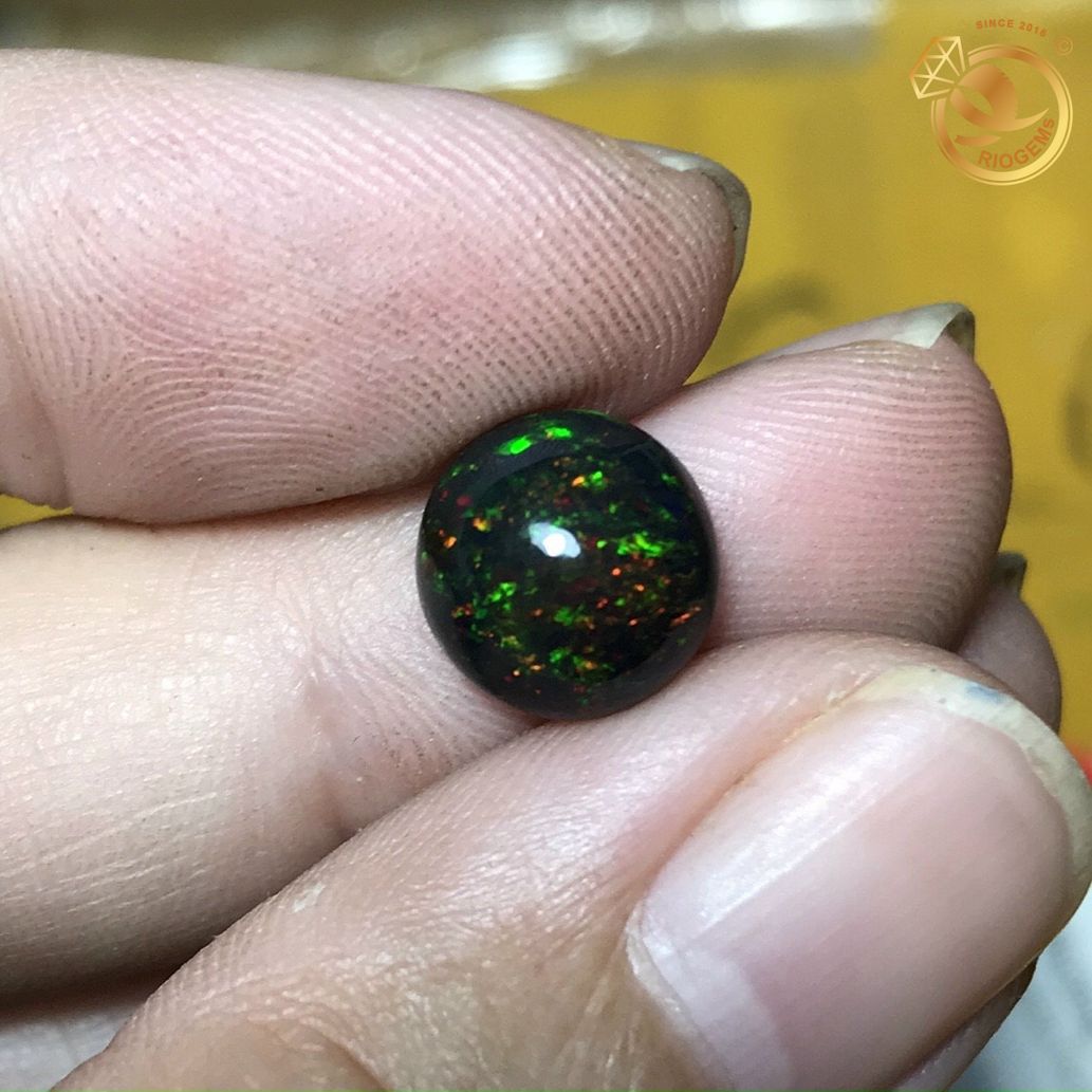 đá opal đen