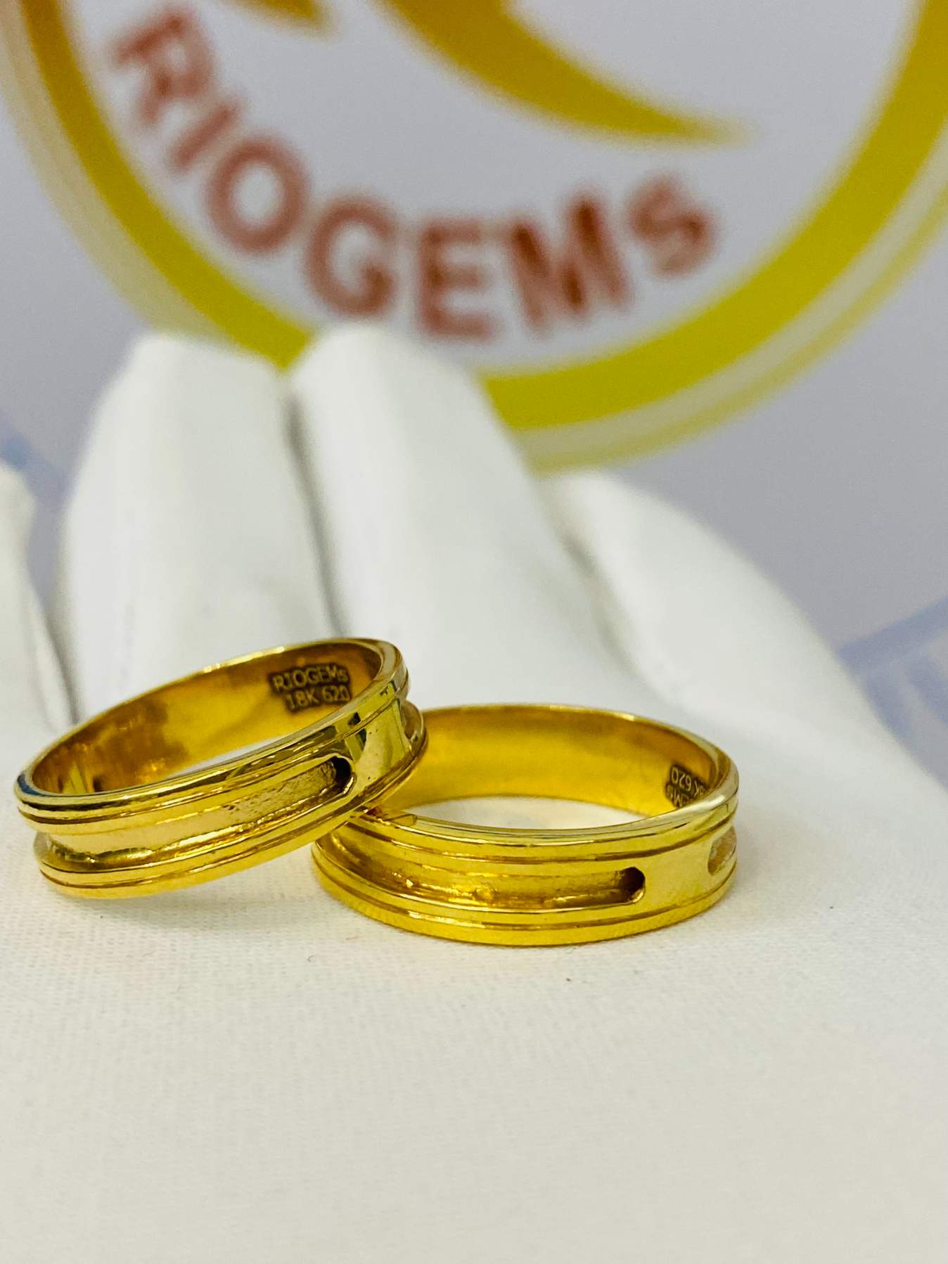 cặp nhẫn cưới vàng 18k