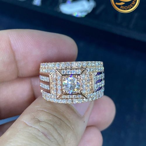 nhan nam vang hong 14k dinh vien chu kim cuong 54mm 50b048a9946e2c30757f result Nhẫn nam VÀNG HỒNG 14K đính viên chủ KIM CƯƠNG 5,4mm