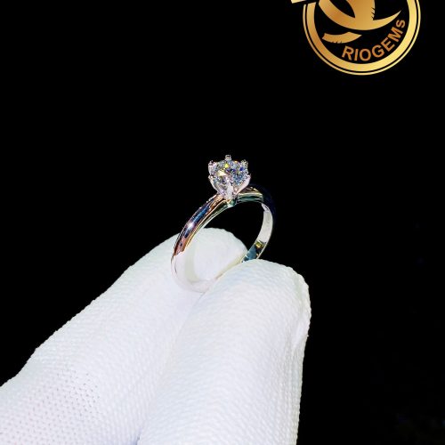 Nhẫn chủ kim cương nữ